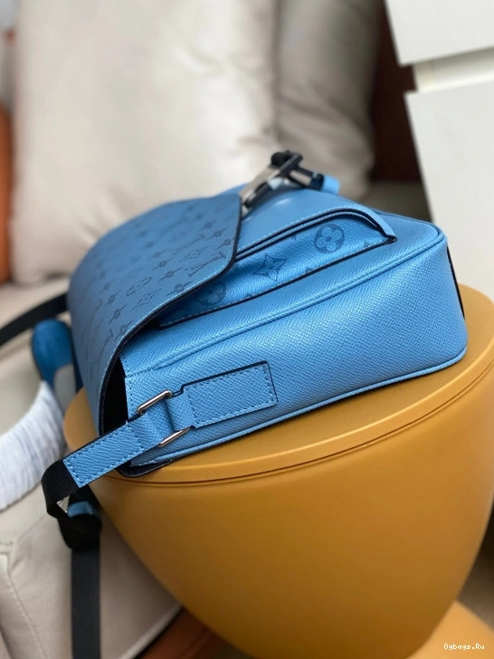 NEW LOUIS MESSENGER VUITTON 0112